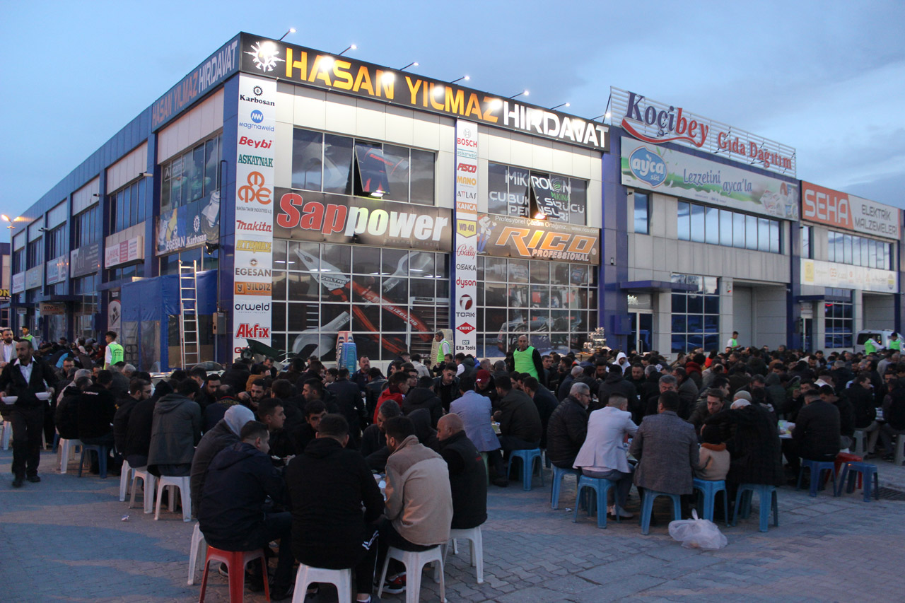 hasan-yilmaz-hirdavat-iftar-21.jpg