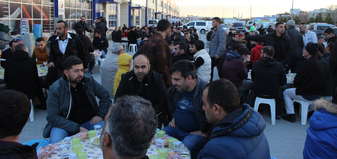hasan-yilmaz-hirdavat-iftar-3.jpg