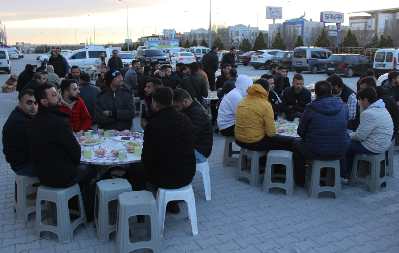 hasan-yilmaz-hirdavat-iftar-8.jpg