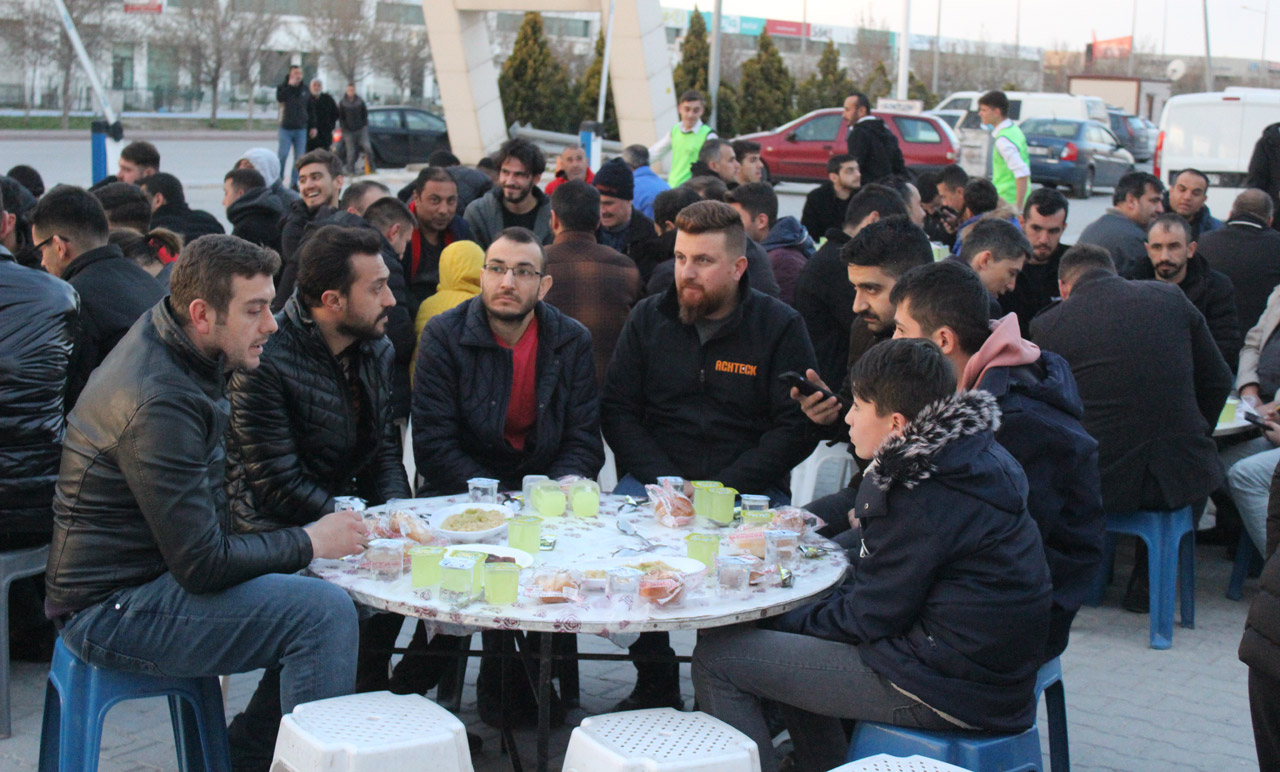 hasan-yilmaz-hirdavat-iftar-9.jpg