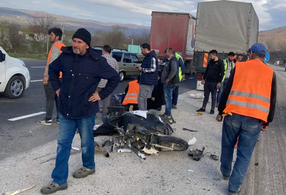 Kamyonetin çarptığı motosiklet sürücüsü hayatını kaybetti