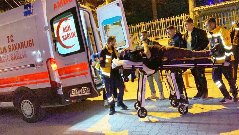 Konya'da otomobil tırın dorsesine çarptı