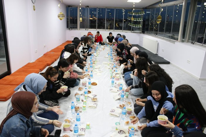 konya-lima-ogrencileri-ramazan-ayini-dolu-dolu-geciriyor-1.jpg