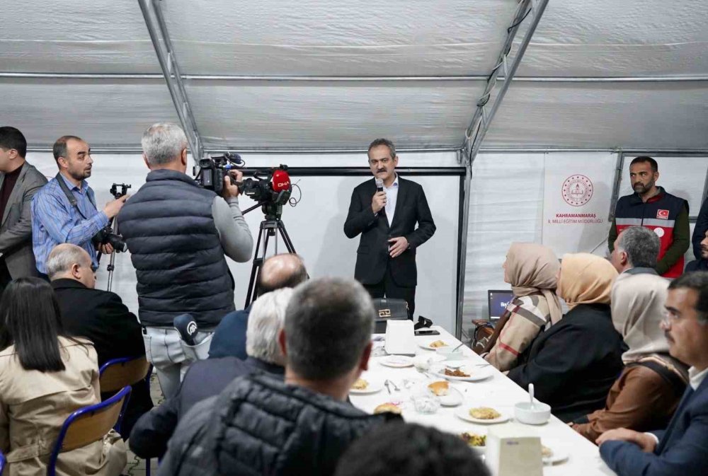 Milli Eğitim Bakanı Özer: "Biz normalleşmeden Türkiye normalleşebilir mi?"