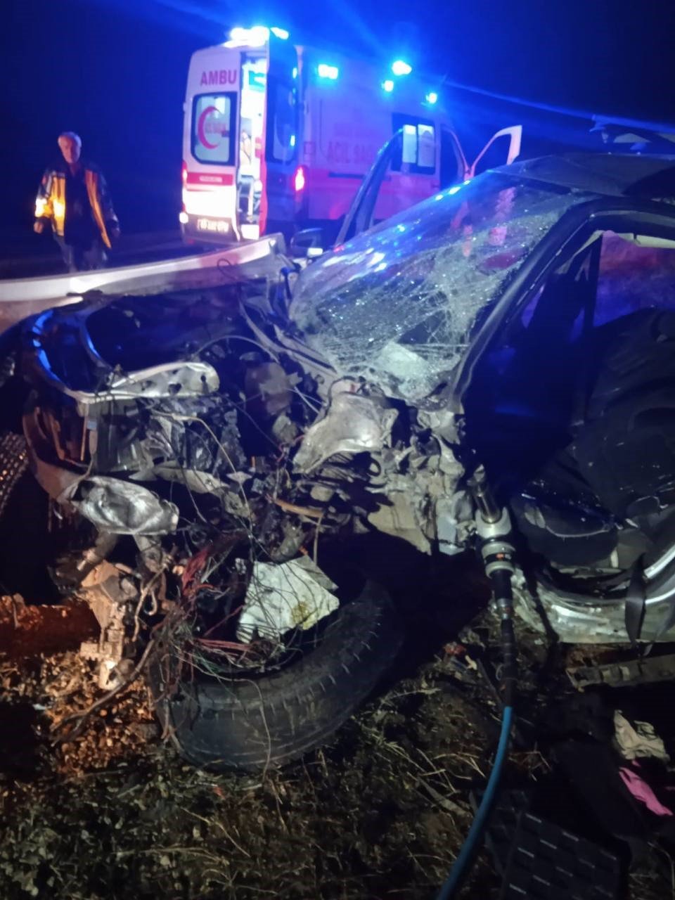 Otomobil ile cip çarpıştı! 2 yaralı