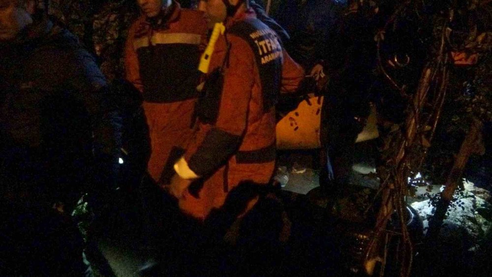 Genç kız kendisini uçurumdan attı