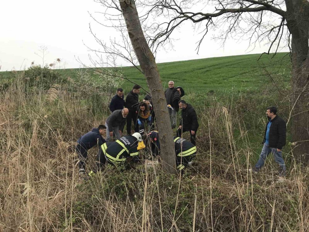 Otomobil tarlaya uçtu: 1 ölü, 1 yaralı