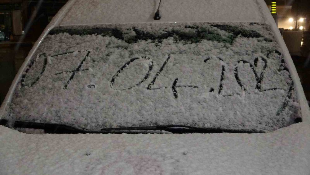 Uşak’a Nisan ayında kar yağdı