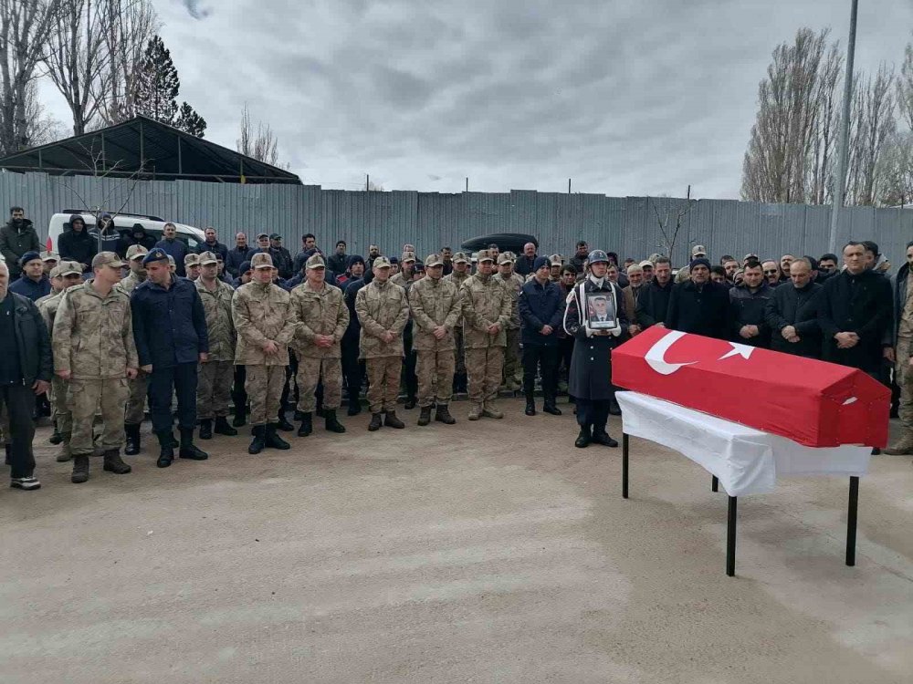 Kazada hayatını kaybeden 3 kişilik aile son yolculuklarına uğurlandı