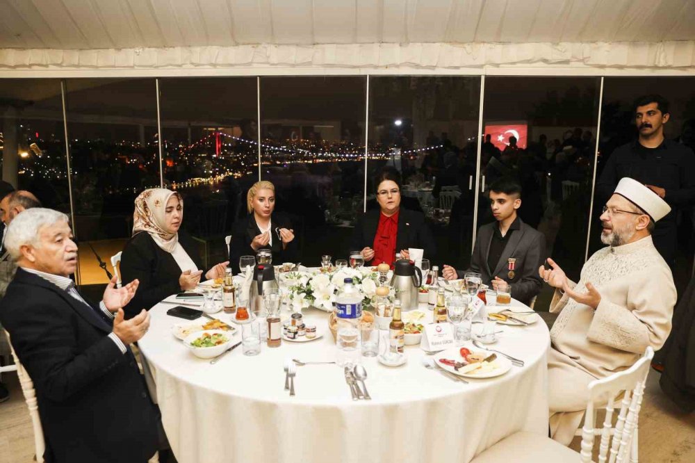Diyanet İşleri Başkanı Erbaş, İstanbul’da şehit yakınları ve gazilerle iftarda buluştu