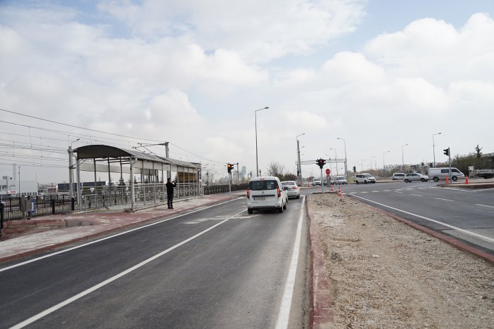demir-yolu-caddesinde-trafigi-rahatlatacak-duzenleme-tamamlandi-5.jpg