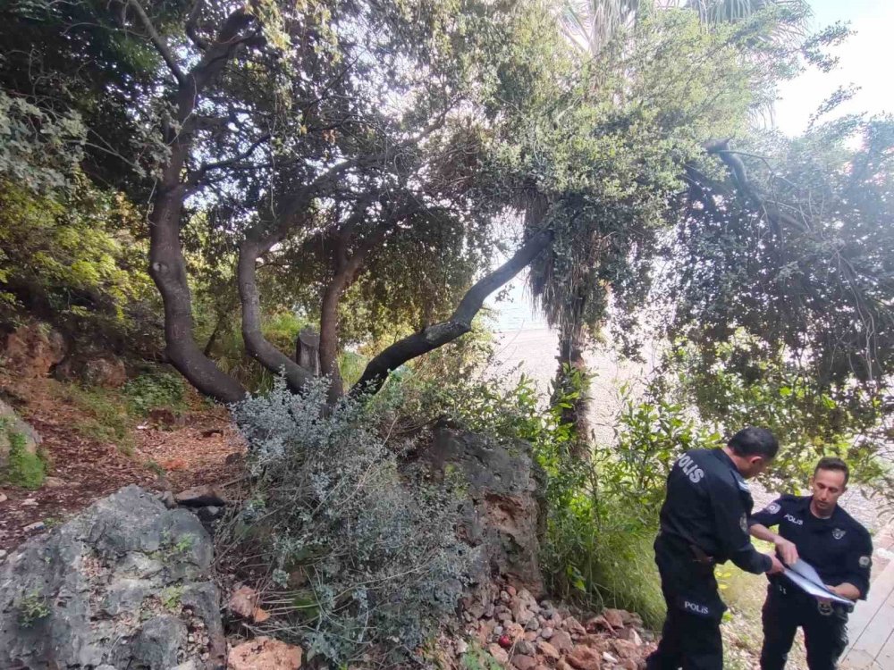 Çalılık alanda bir şahıs ölü bulundu