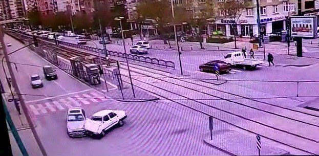 Konya'da Nalçacı Caddesi'nde kaza! O anlari çin tıklayın