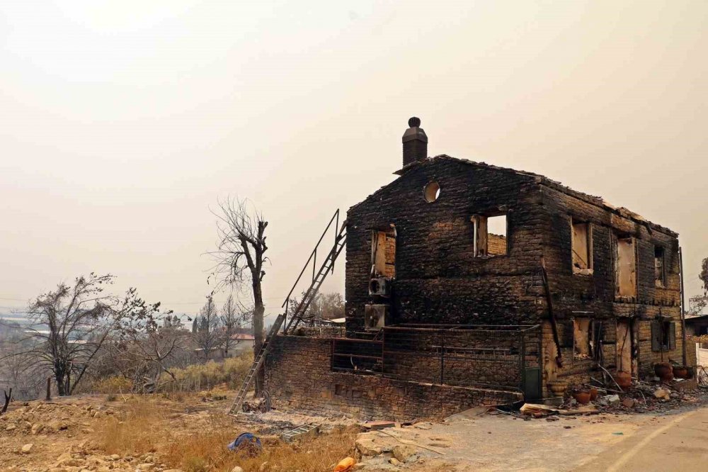 Türkiye’nin en büyük yangınından etkilenen köy TOKİ ile yeniden doğdu