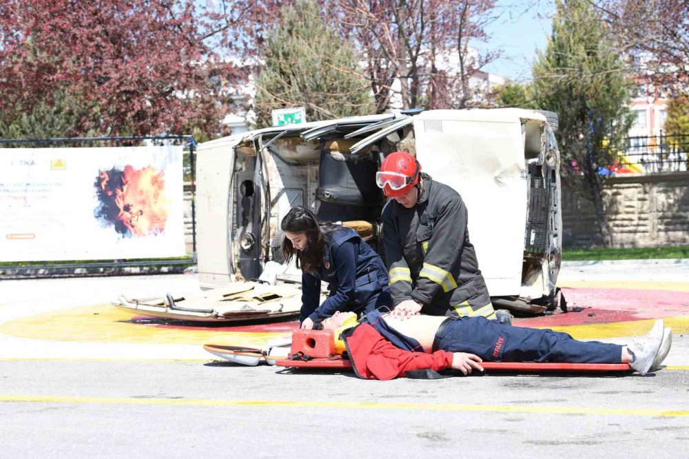Konya'da Makedonyalı itfaiyecilere eğitim verildi