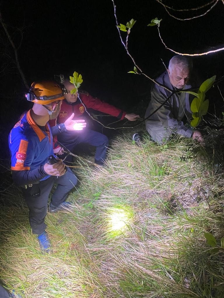 Kontrolden çıkan araç 60 metreden denize uçtu