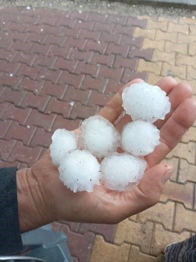 Adıyaman’a ceviz büyüklüğünde dolu yağdı