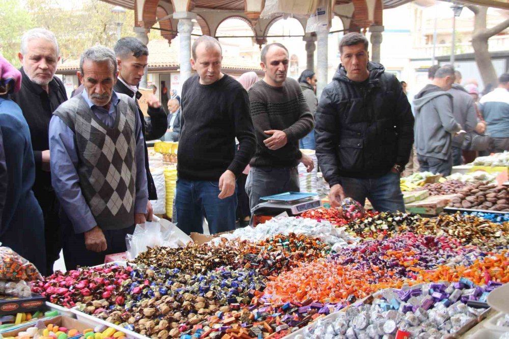 Konya’da Bedesten Çarşısı'nda bayram yoğunluğu