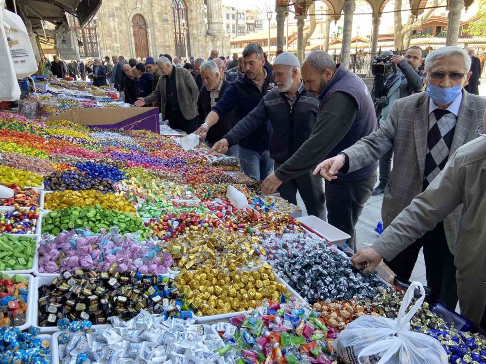 Konya’da Bedesten Çarşısı'nda bayram yoğunluğu