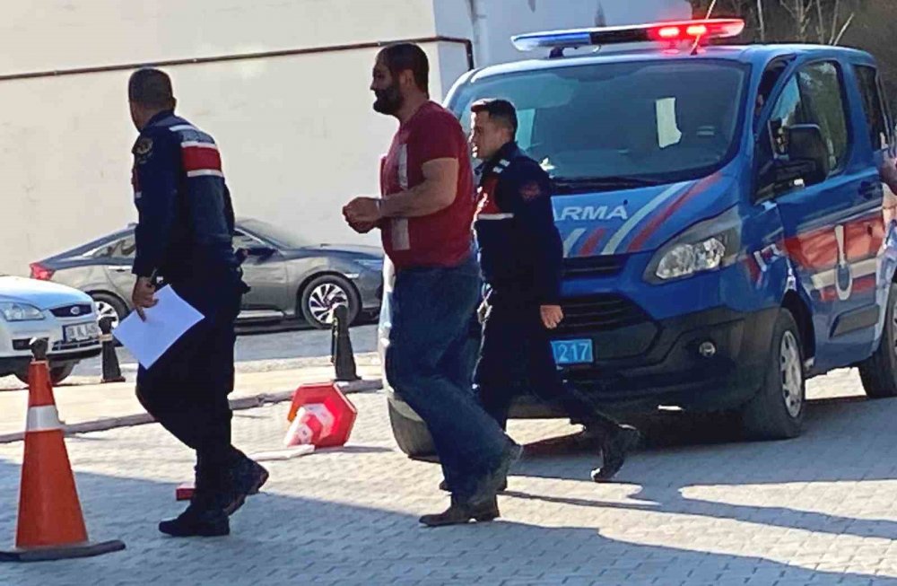 Konya'da ehliyetsiz sürücü rögar kapağı çalarken yakalandı