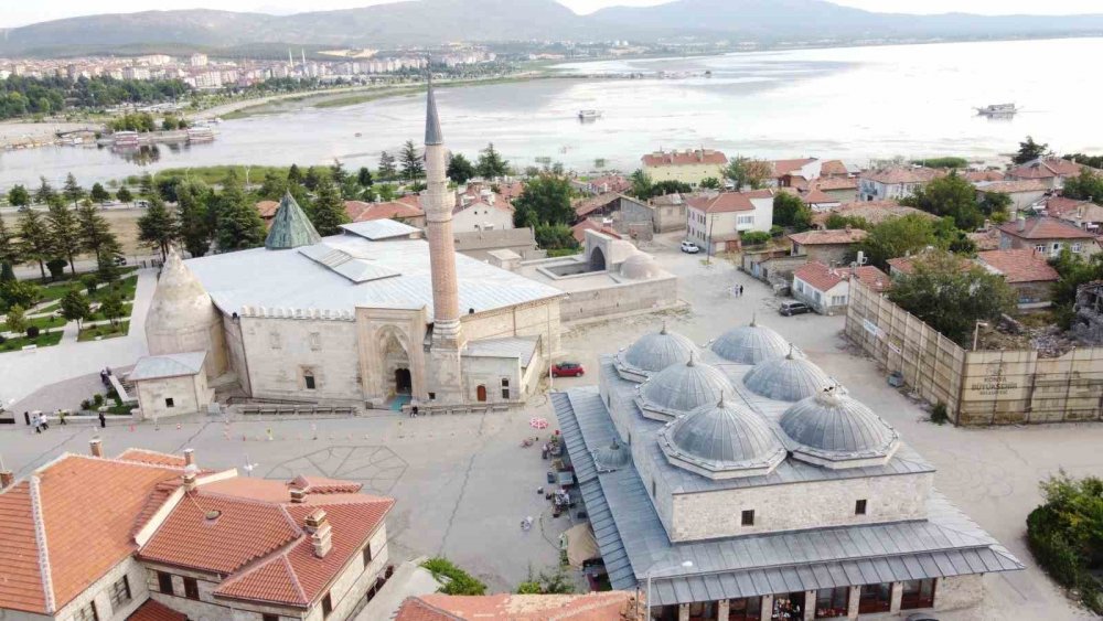 Konya'da bulunan Anadolu'da ayakta kalan en erken tarihli bedestenlerden birisi tarihi kimliğine yeniden bürünüyor