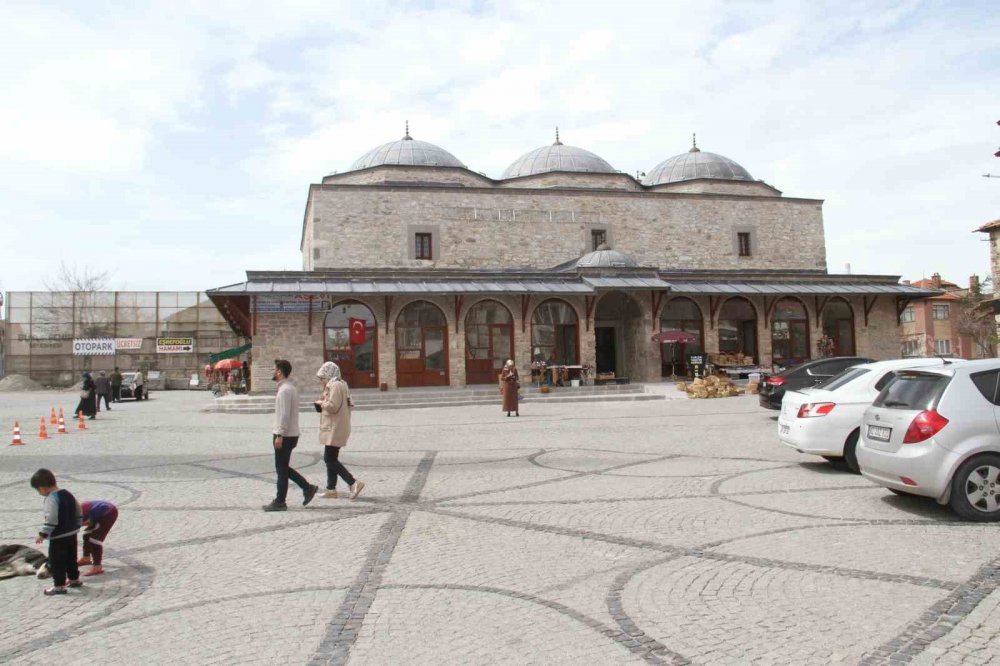 Konya'da bulunan Anadolu'da ayakta kalan en erken tarihli bedestenlerden birisi tarihi kimliğine yeniden bürünüyor