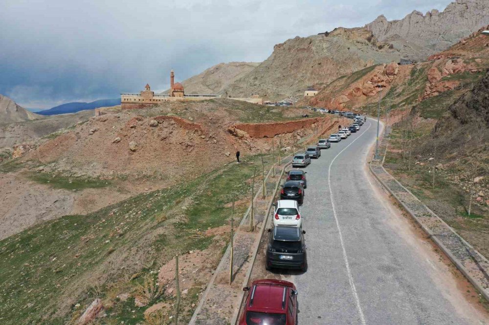 İshak Paşa Sarayı’nı bayramda 8 bin kişi ziyaret etti