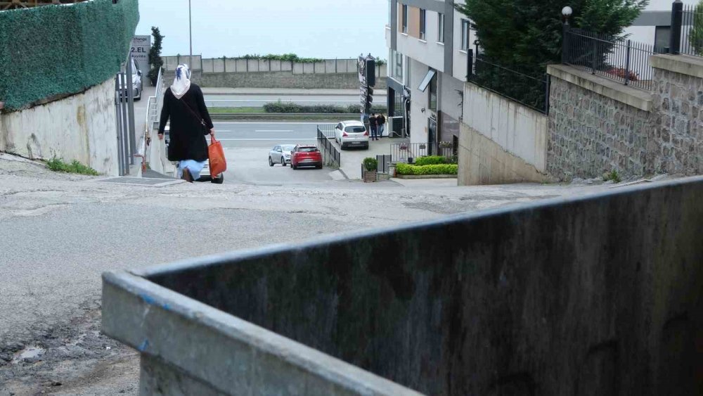 Çöp konteyneri az kalsın faciaya neden oluyordu