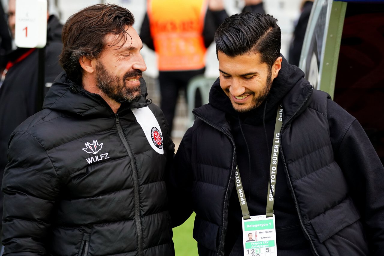 pirlo-nuri-sahin-fatih-karagumruk-0-antalyaspor-1-ilk-yari-sonucu.jpg