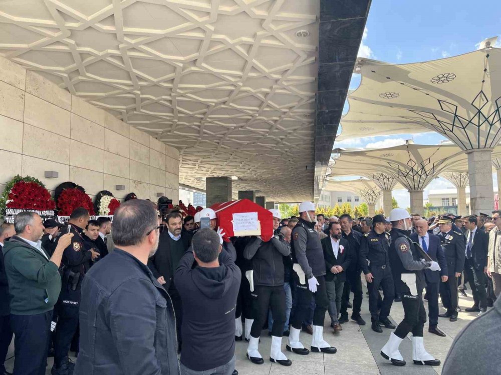 Şehit polis memuru Özgür Barçın, son yolculuğuna uğurlandı