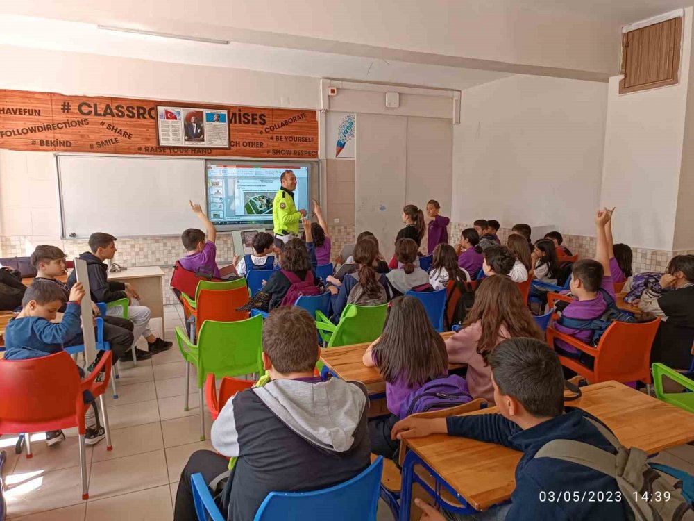 Konya Ereğli’de trafik polisleri öğrencileri bilgilendirdi