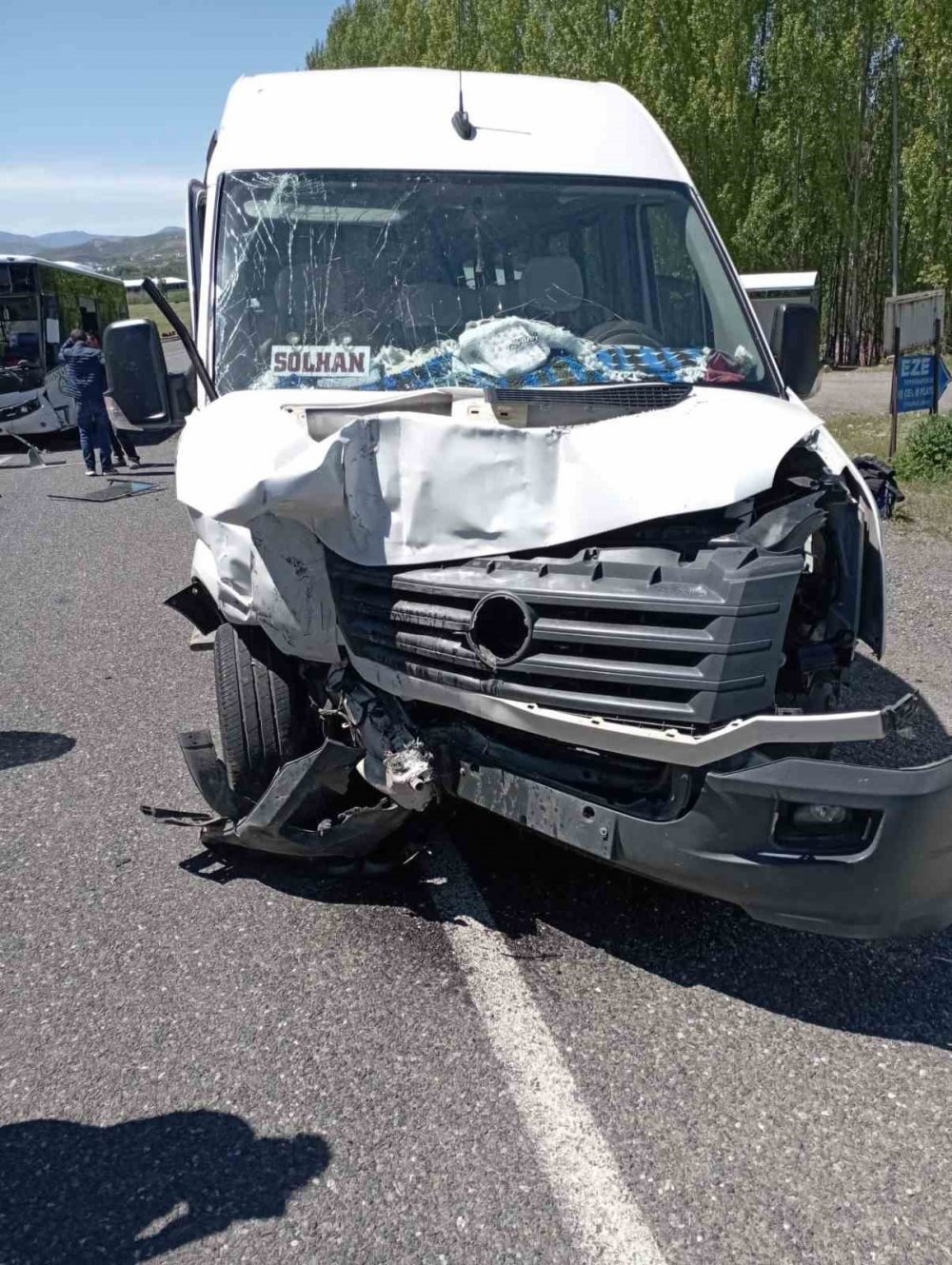 Özel halk otobüsü ile minibüs çarpıştı: 14 yaralı