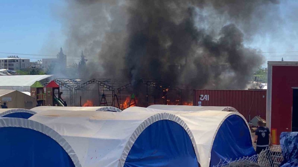 Adıyaman'da çadır kentte yürekleri ağza getiren yangın