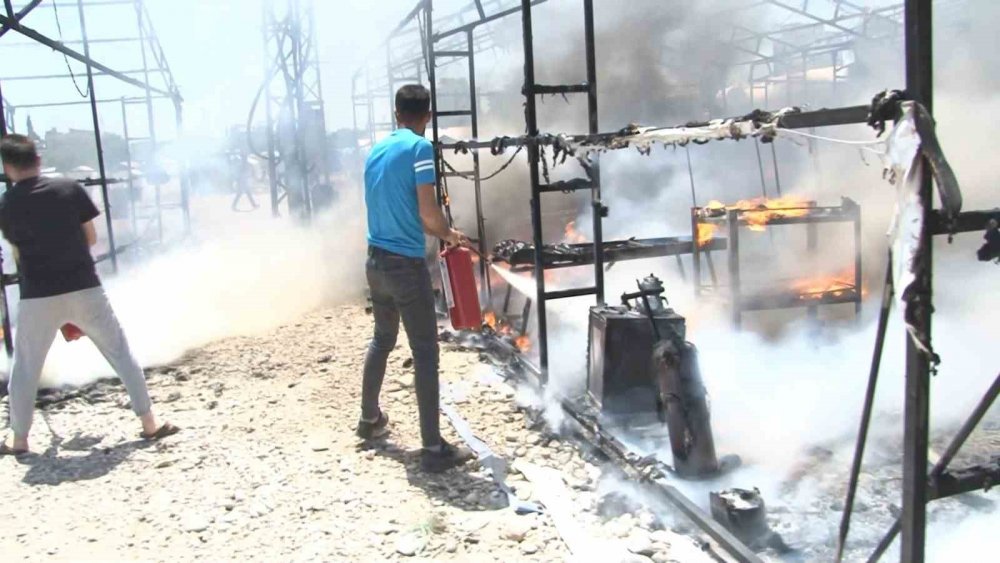 Adıyaman'da çadır kentte yürekleri ağza getiren yangın