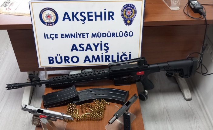 konyada-evinde-silahla-yakalandi-kardesinin-de-gozaltina-alinmasina-neden-oldu.jpg