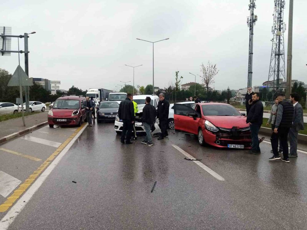 7 aracın karıştığı zincirleme kaza, yaralılar var