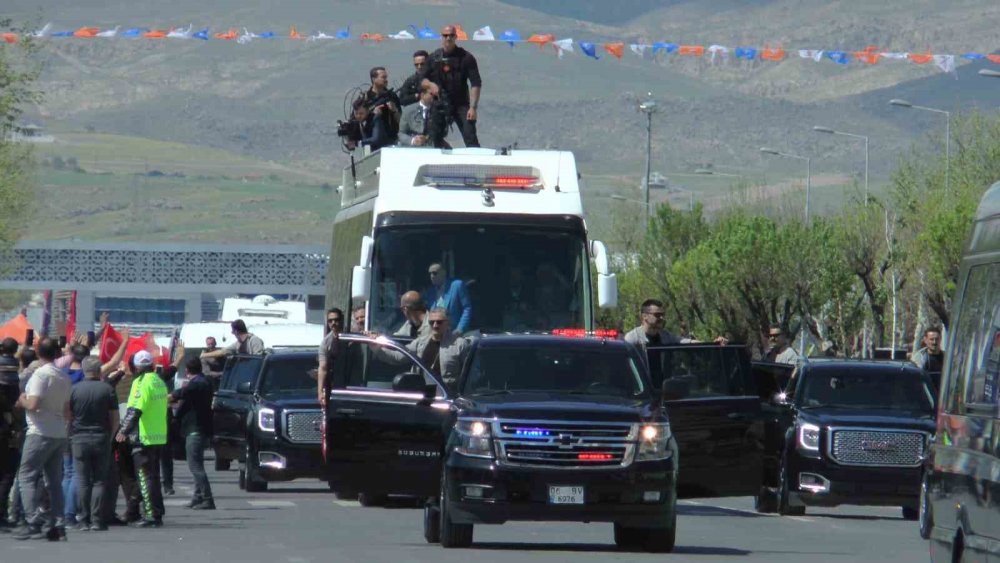 Cumhurbaşkanı Erdoğan coşkuyla karşılandı