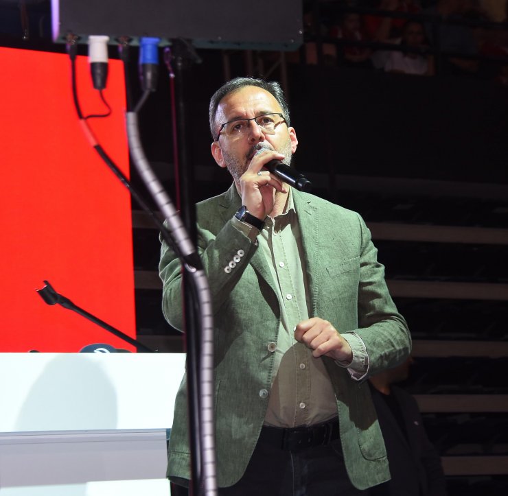 Bakan Kasapoğlu cimnastik ailesiyle buluştu