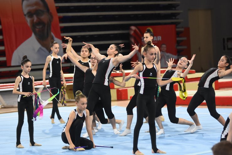 Bakan Kasapoğlu cimnastik ailesiyle buluştu