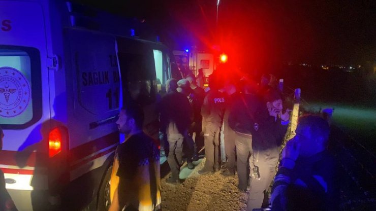 Otomobil sulama kanalına uçtu; baba kurtuldu, anne ve 5 çocuğu kayıp