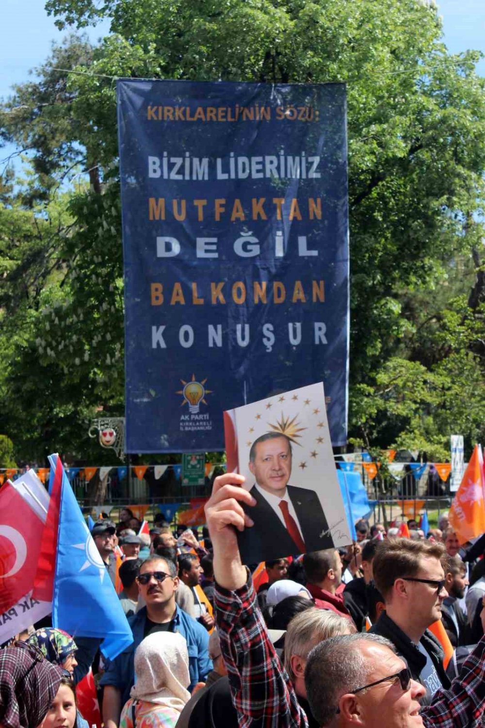 Cumhurbaşkanı Erdoğan: "Dergi kapaklarının tehdidi bize sökmez"