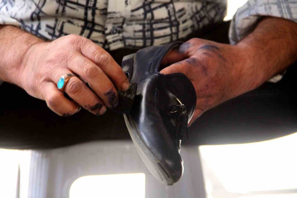 Yaptığı resimlerle ünlü ressamlara taş çıkartıyor, kendisi beğenmiyor! Sebebi ise...