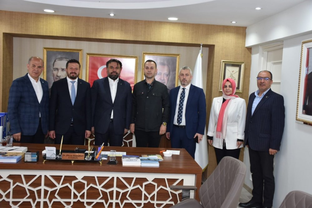 İYİ Parti'den istifa edip AK Parti’ye katıldı