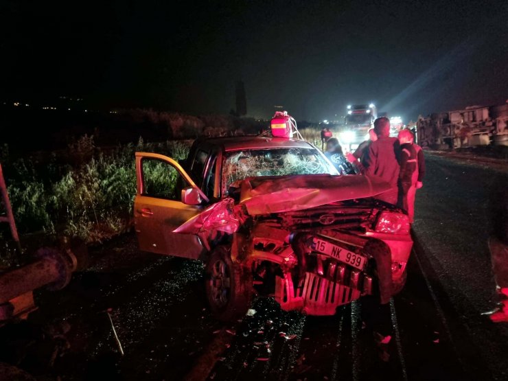 Aydın'da 4 aracın karıştığı kazada kamyonetteki çift öldü