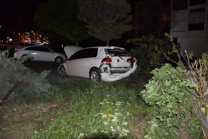 Konya'da otomobil yaya ve ağaca çarptı! Yaralılar var