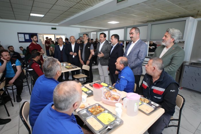 ziya-altunyaldiz-calisan-ve-ureten-insanimizla-gurur-duyuyoruz-2.jpg