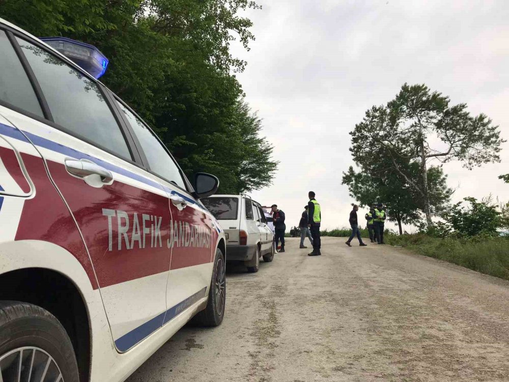 Otomobil şarampole devrildi: 3’ü çocuk 7 yaralı