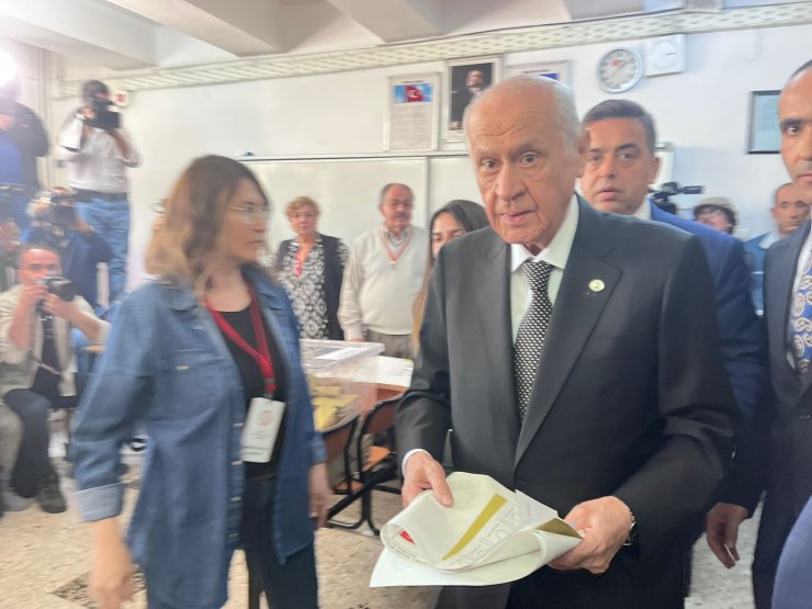 Bahçeli, Ankara'da oyunu kullandı