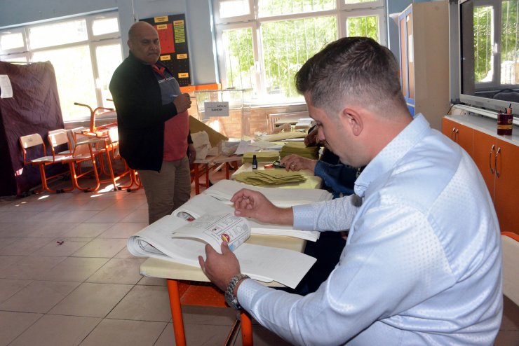 Kahramanmaraş'ta oy verme işlemi başladı