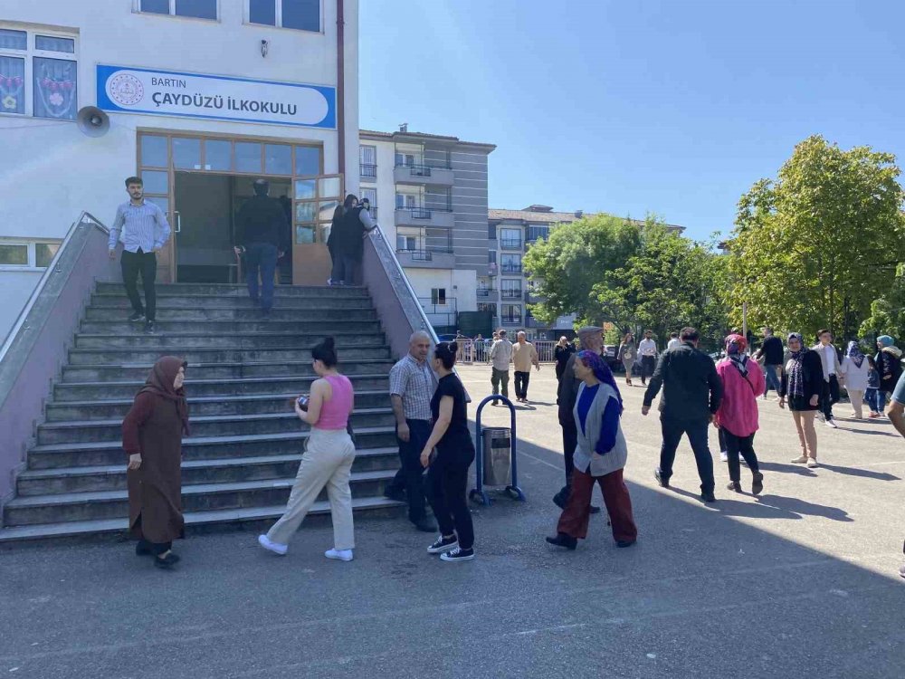 Sandık başında Anneler Günü sürprizi